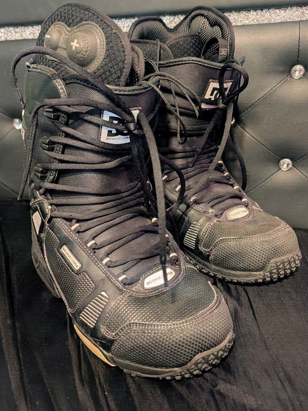 Vintage DC Snowboard Boots w/ Built-In Air Pump System